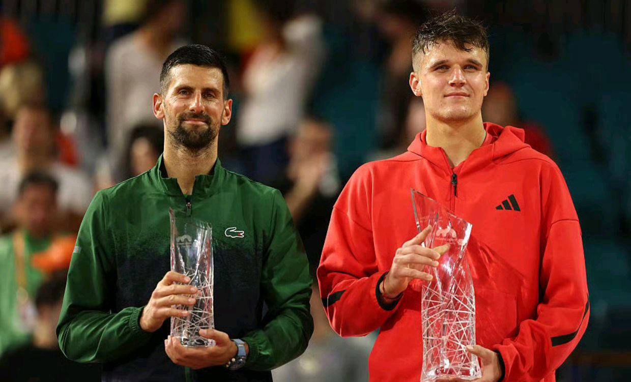 雷火电竞app-球队新秀崭露头角，助力球队冲击冠军的简单介绍