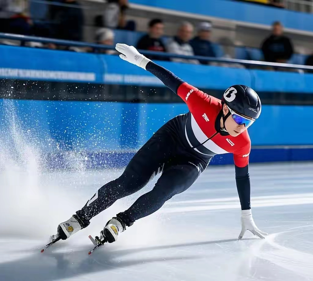 韩国选手在速度滑冰比赛中实现突破 韩国选手在速度滑冰比赛中实现突破