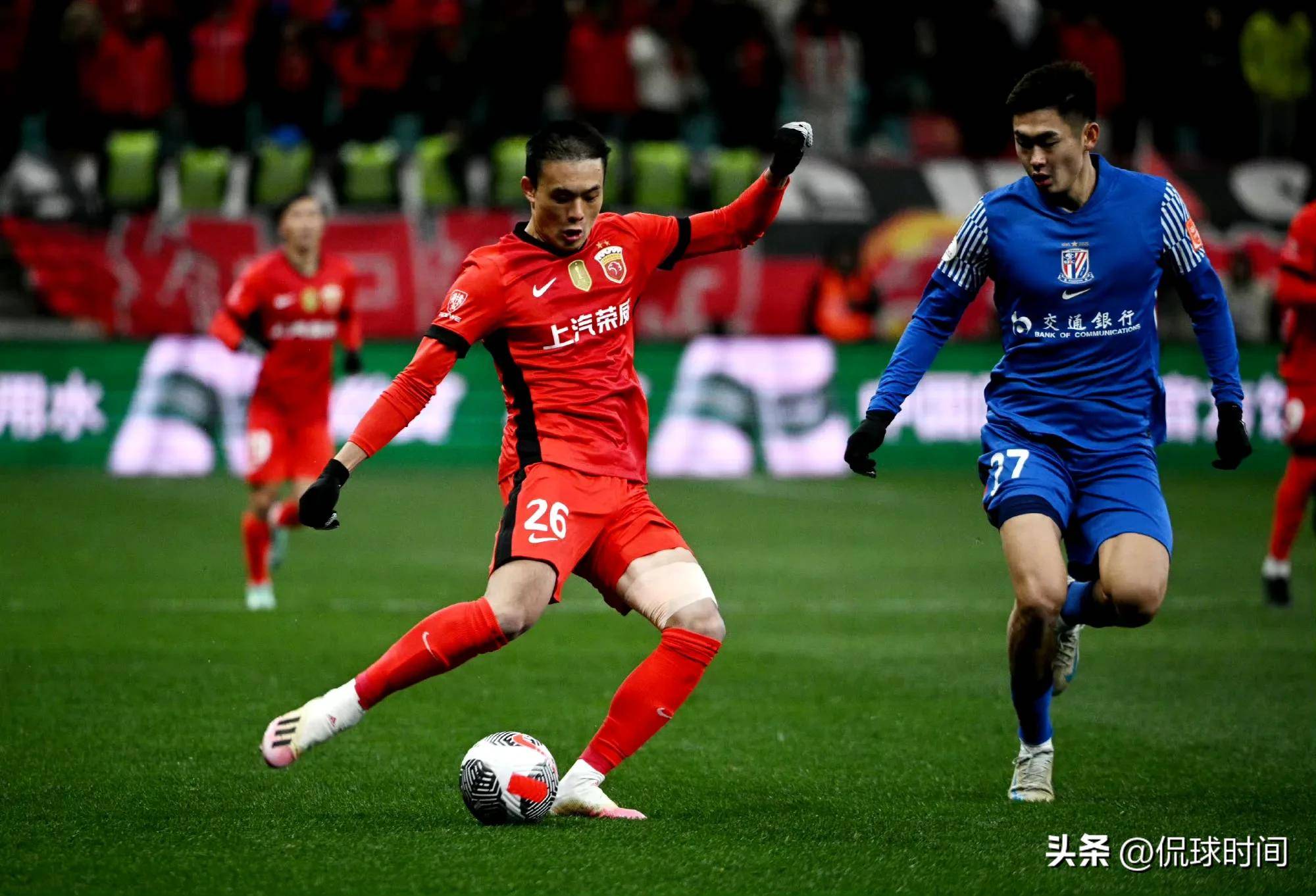 雷火电竞充值-关于足球联赛进展：上海上港队员必杀技争夺最佳球员榜首的信息