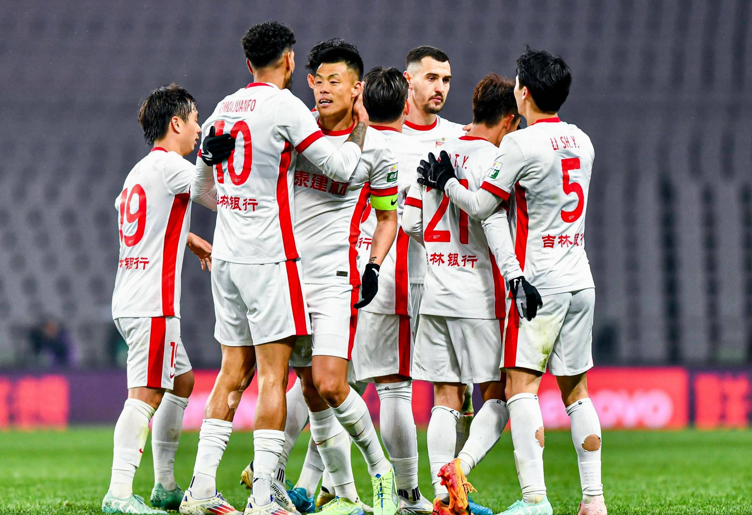 雷火电竞-中超劲旅主场失利，亚冠之路岌岌可危的简单介绍