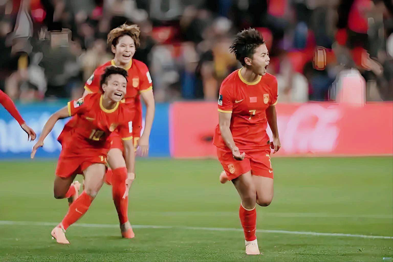 雷火电竞主播-关于球队备战金杯赛，国家女足训练热情高涨的信息