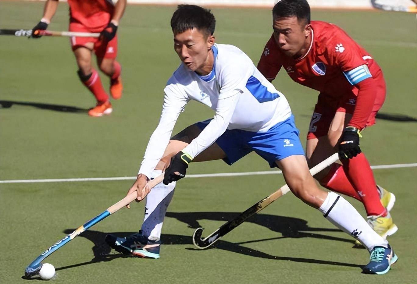 教练战术轮番轮替,比赛节奏波动频繁 教练战术轮番轮替,比赛节奏波动频繁