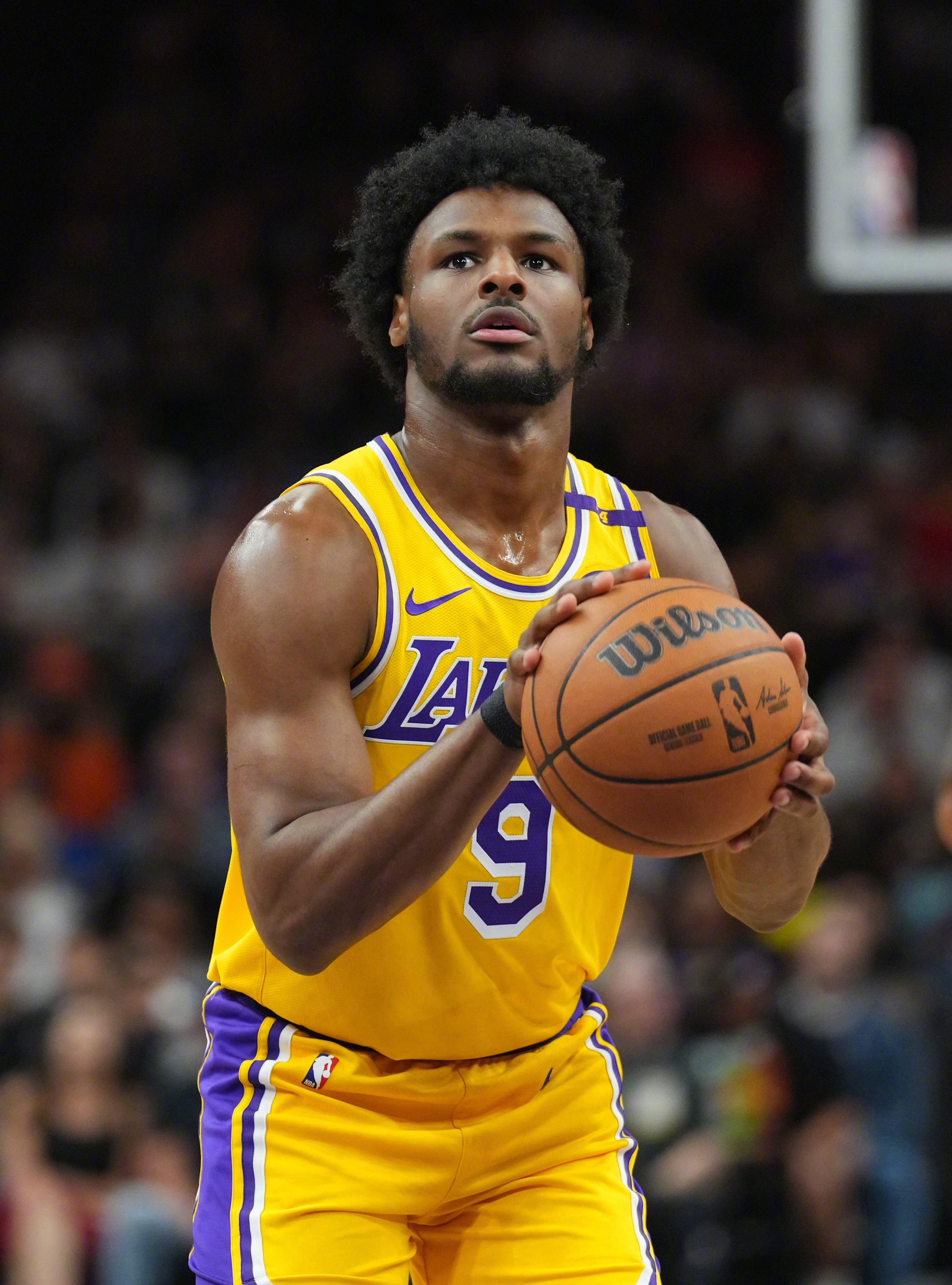 雷火电竞网站-关于洛杉矶湖人队遭遇连败，战绩下滑速度明显的信息