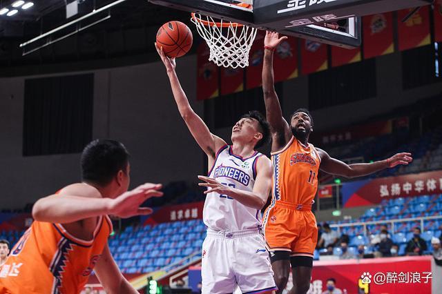 雷火电竞简介-重庆主场不敌上海七一男篮，遭遇失败