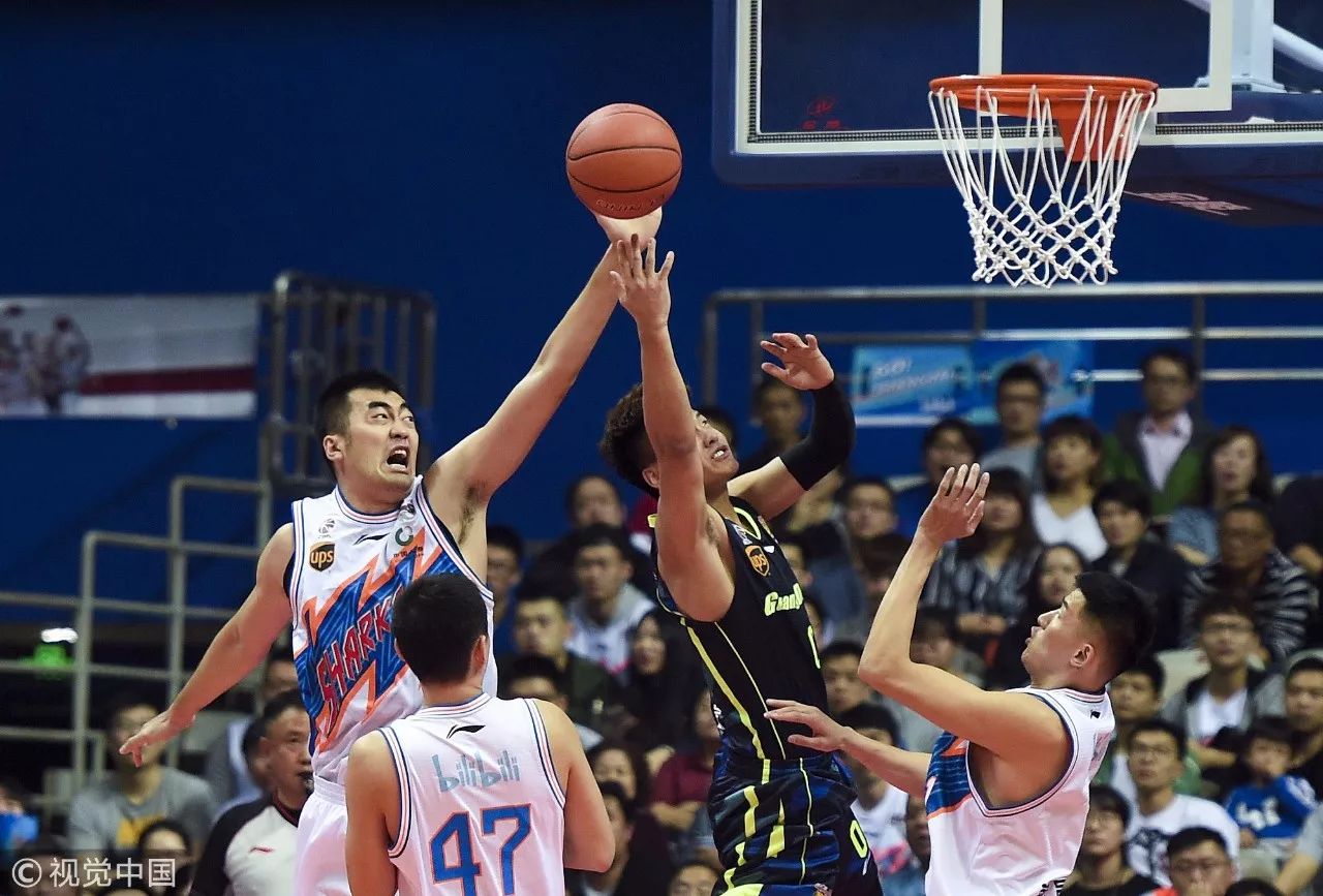 重庆主场不敌上海七一男篮,遭遇失败 重庆主场不敌上海七一男篮,遭遇失败