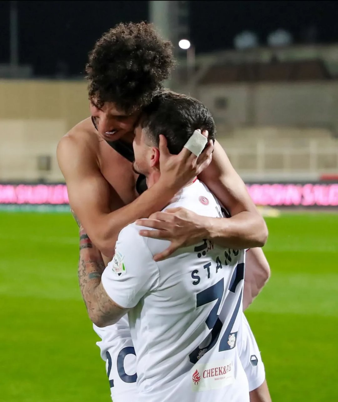 包含AC米兰球员受伤,教练组调整战术备战下轮的词条 包含AC米兰球员受伤,教练组调整战术备战下轮的词条