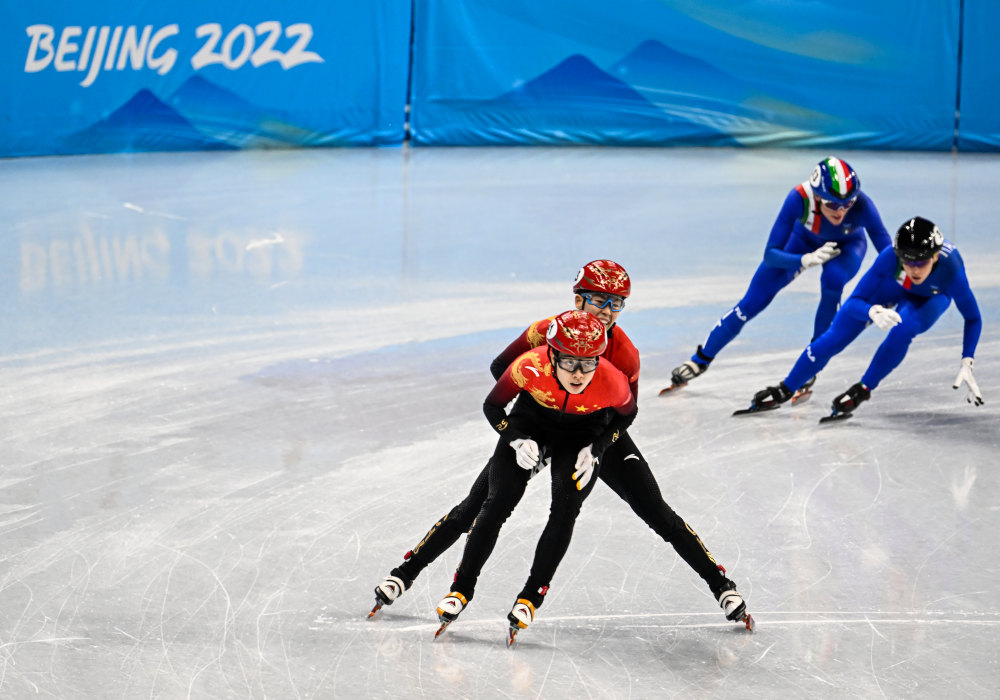 雷火电竞app-瑞士滑板选手飞跃难关成功夺冠