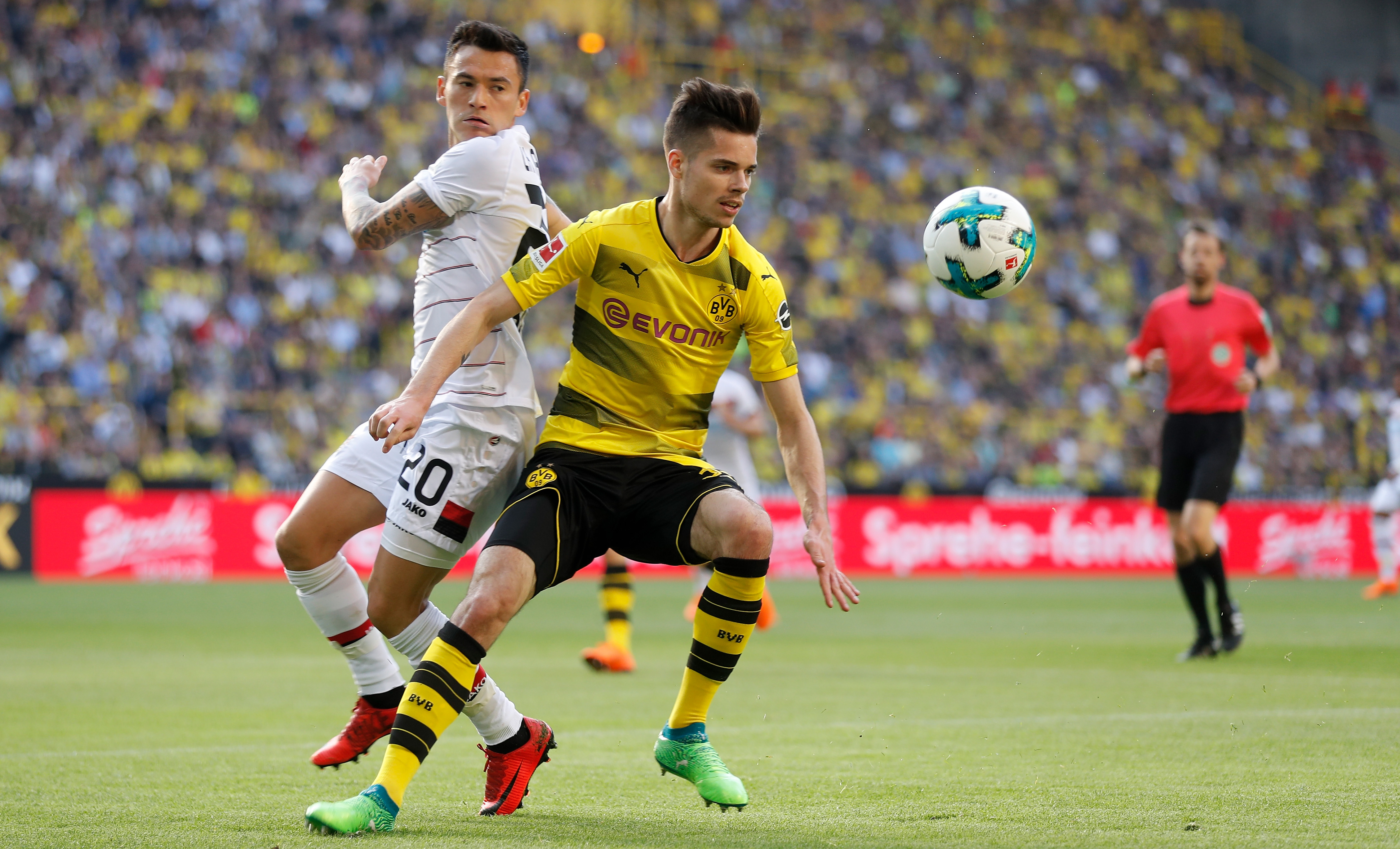 多特蒙德球队备战艰苦,全力以赴 多特蒙德球队备战艰苦,全力以赴