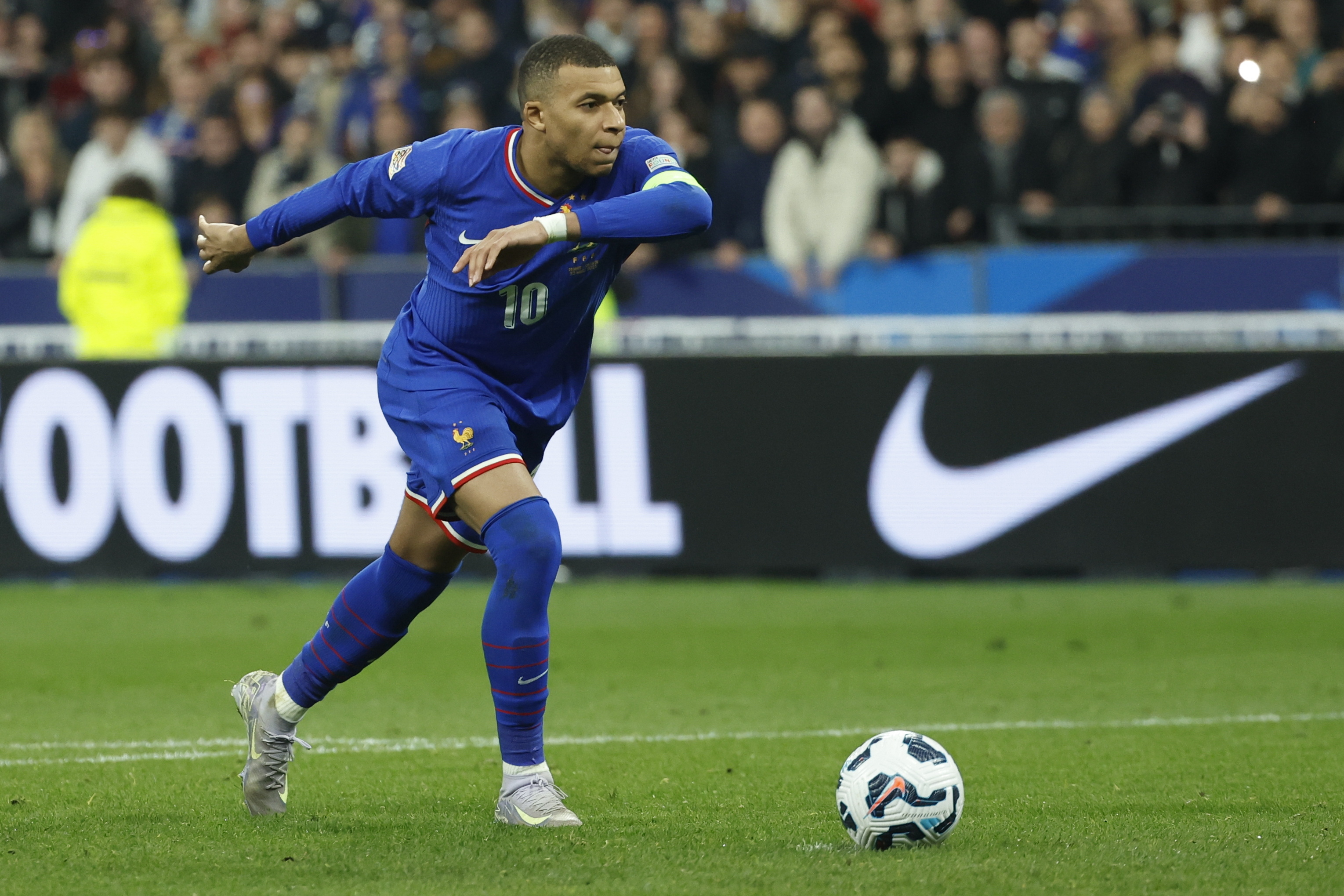 欧国联比赛新秀表现出色,成为焦点 欧国联比赛新秀表现出色,成为焦点