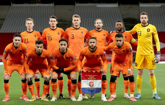 包含奥地利队轻取英格兰队，马龙统治全场的词条