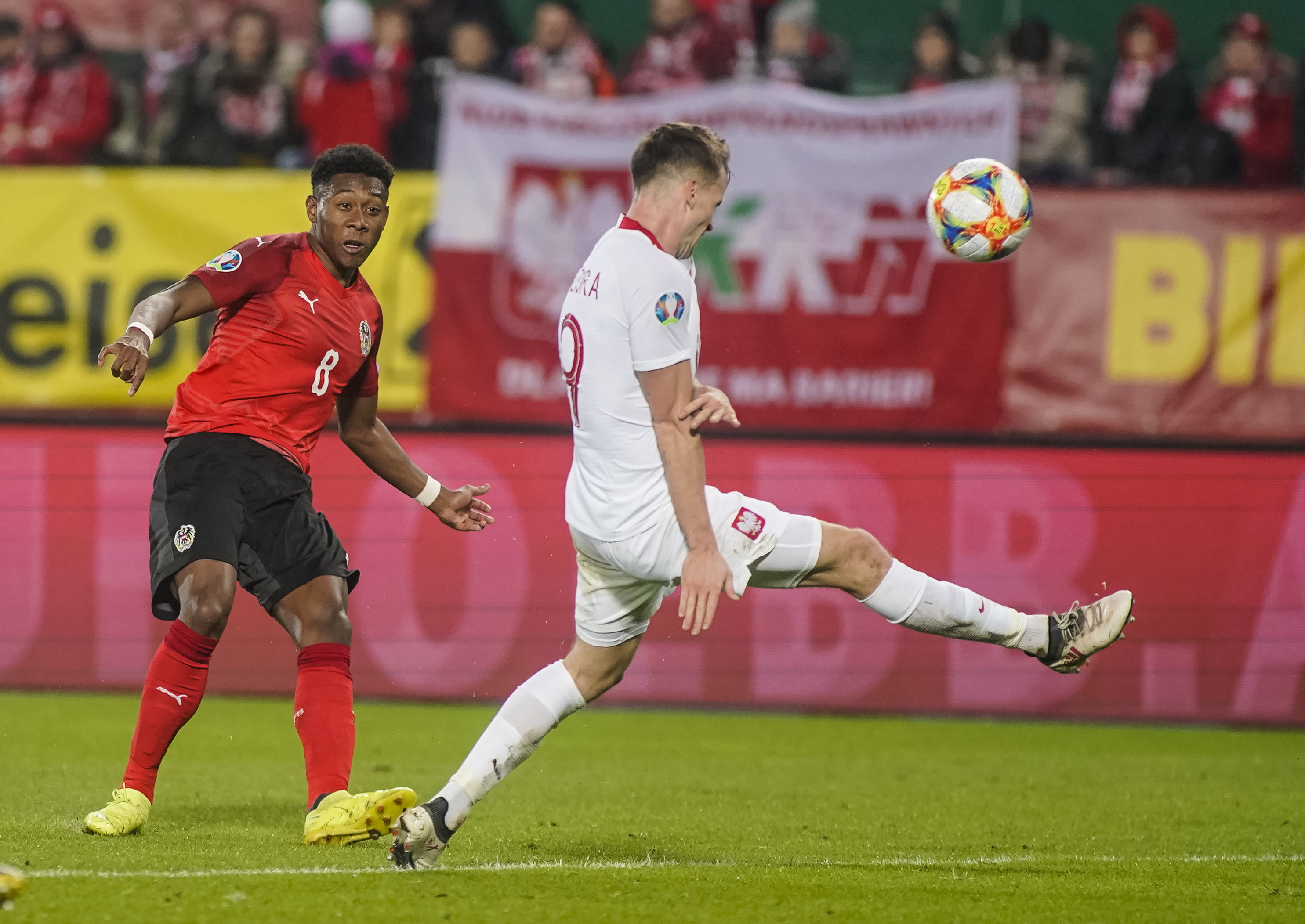 包含奥地利队轻取英格兰队，马龙统治全场的词条