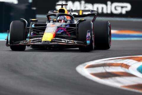 红牛车队险胜哈斯车队，汉密尔顿状态火热