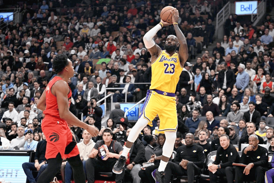 雷火电竞网址-湖人轻取骑士，西亚卡姆状态火热