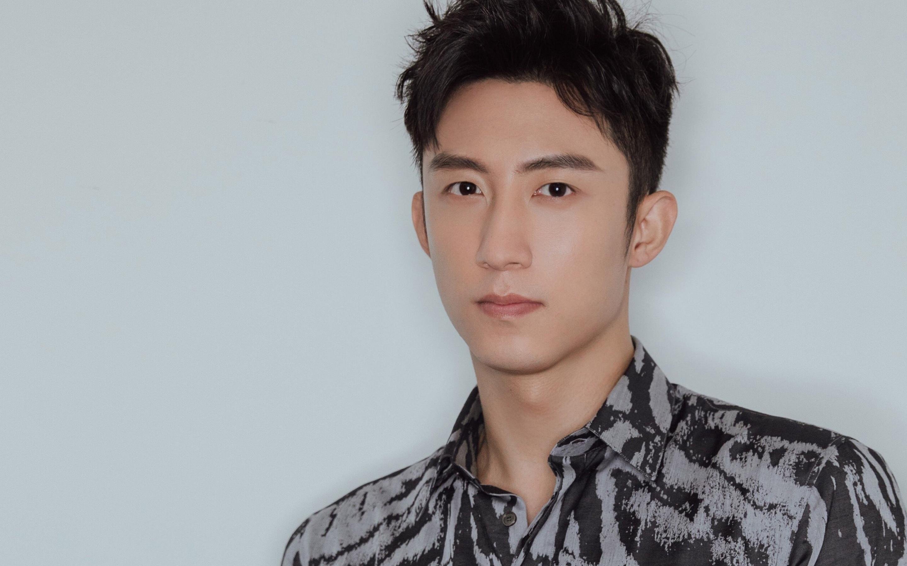 切特·霍姆格伦节奏掌控艺术，广东队与掘金队的跨联盟较量