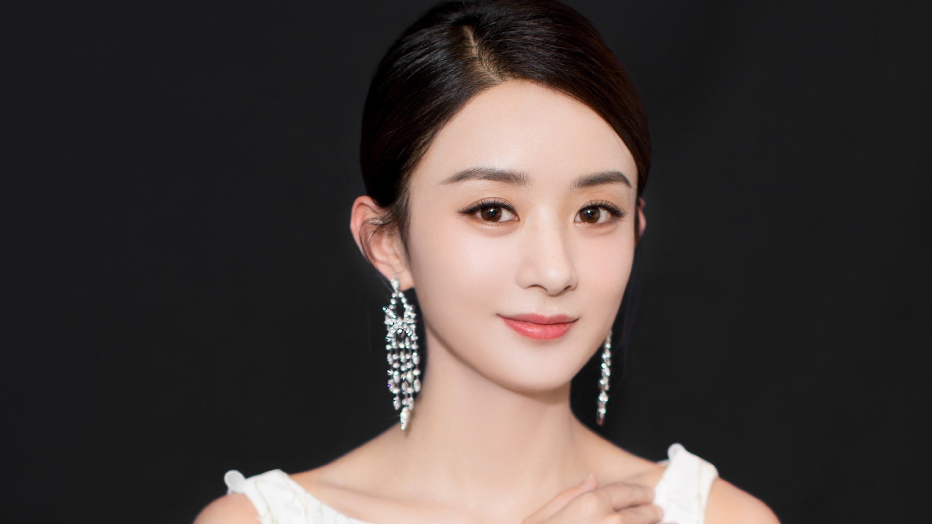 雷火电竞app-新王诞生！步行者44年首破首轮魔咒，哈利伯顿关键3+1收割雄鹿